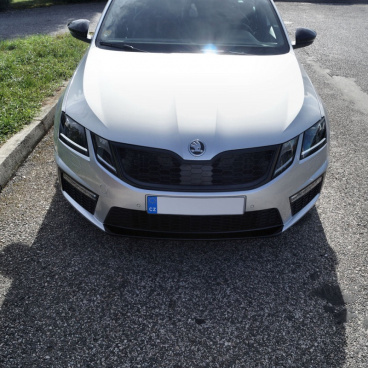 Nástavec předního nárazníku Škoda Octavia III RS Facelift 2017-20 - glossy black - I.N.T.