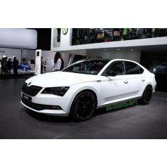 Škoda Superb III boční dveřní lišty glossy black ve stylu SPORTLINE