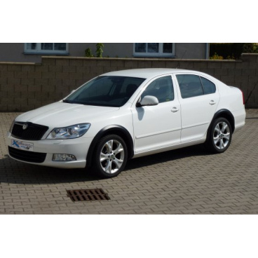 Lemy blatníků - černý desén Škoda Octavia II facelift sedan